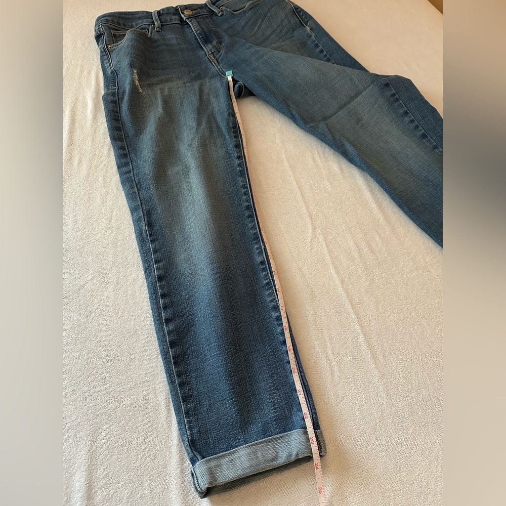 Levi’s Mid Rise Cuffed Jeans - Picture 8 of 8